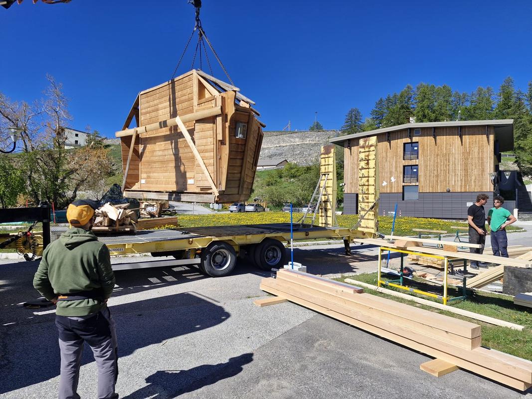 Construction des lodges — levage